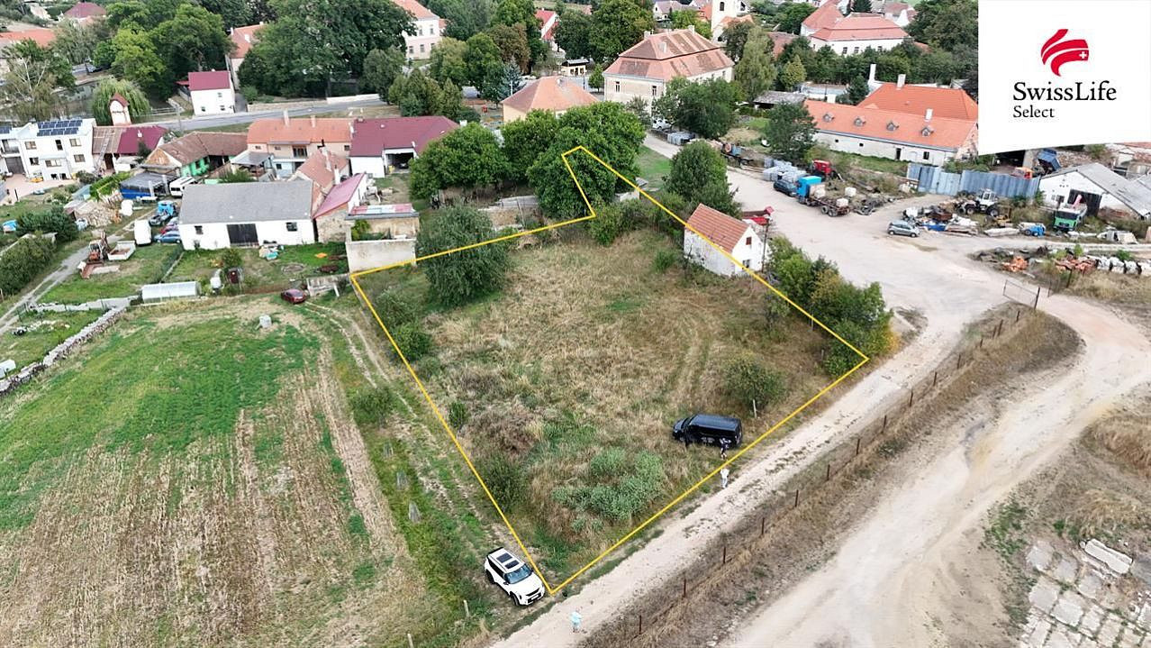 Prodej stavebního pozemku 1 858 m²