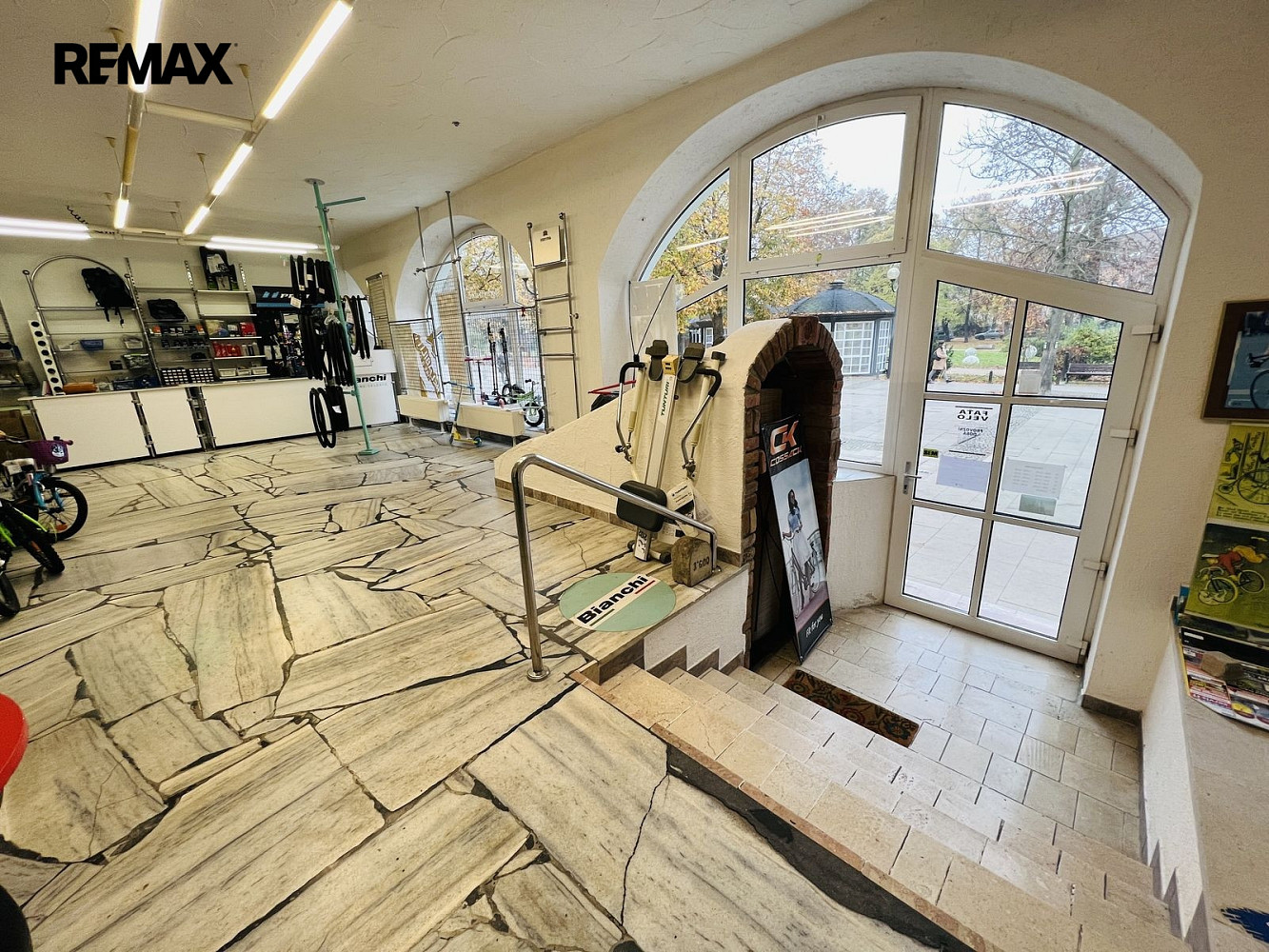 Pronájem obchodních prostor 55 m² – pohled 5
