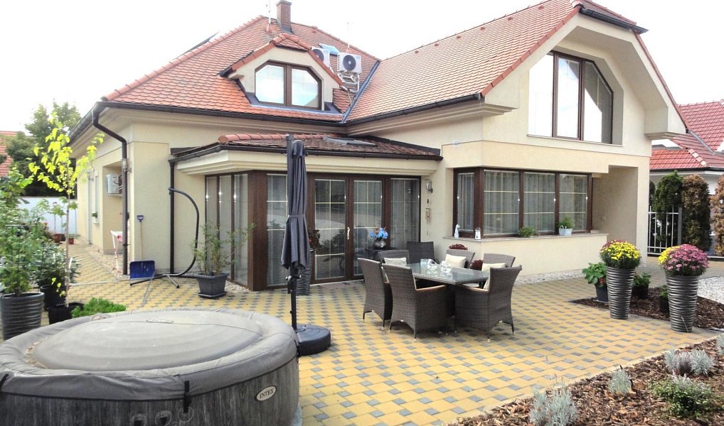 Prodej domu 251 m² s pozemkem 946 m², Mikulov – náhled fotky 2