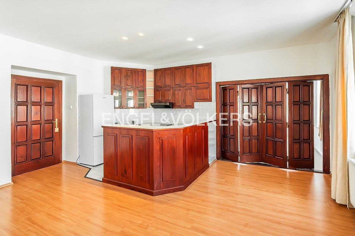 Pronájem bytu 4+kk 140 m² – fotografie 4