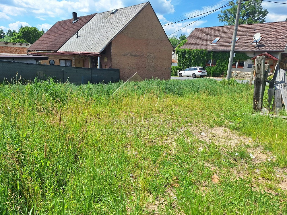 Prodej stavebního pozemku 914 m² – fotografie 3