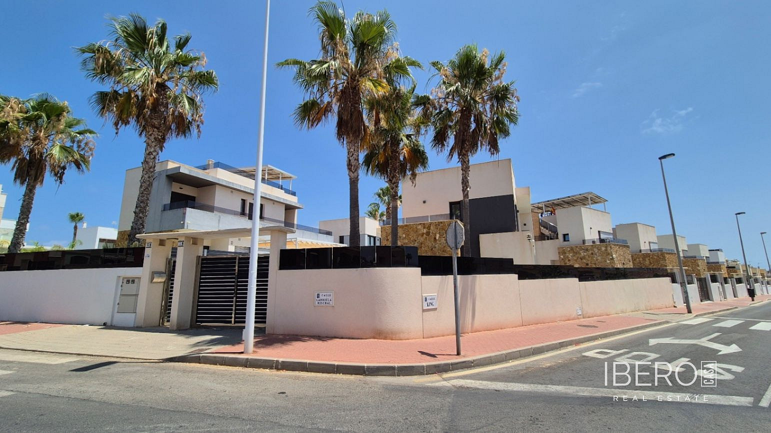 Prodej domu 205 m² s pozemkem 466 m² - Vista 2
