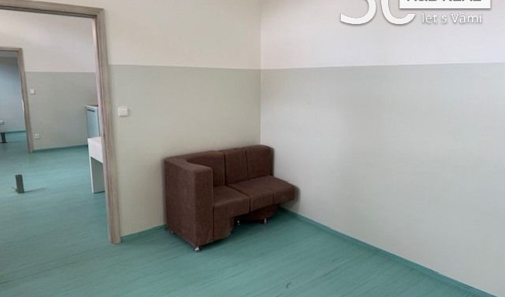 Pronájem obchodních prostor 200 m², Vsetín – náhled fotky 11