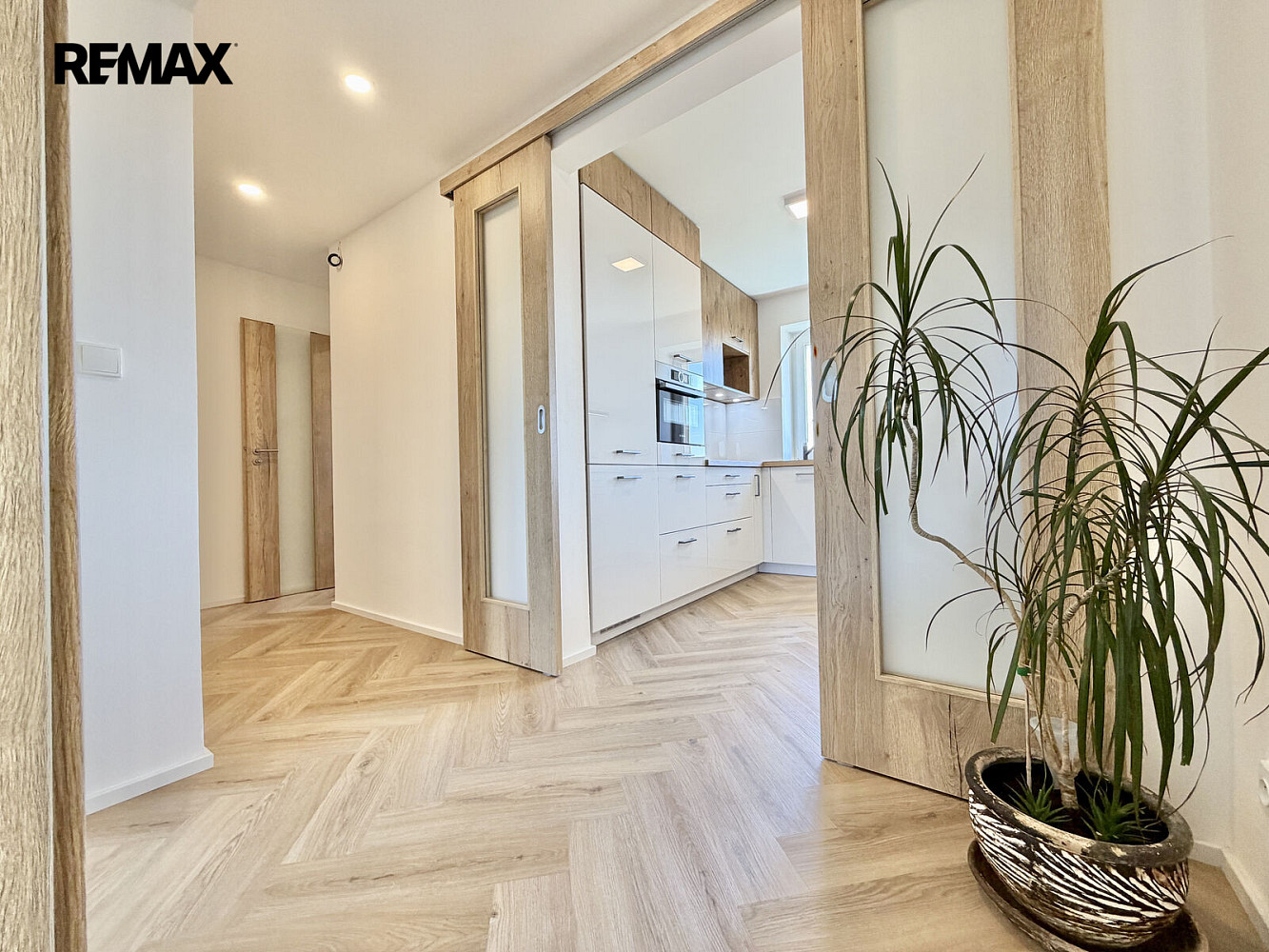 Pronájem bytu 3+kk 60 m² – fotografie 2