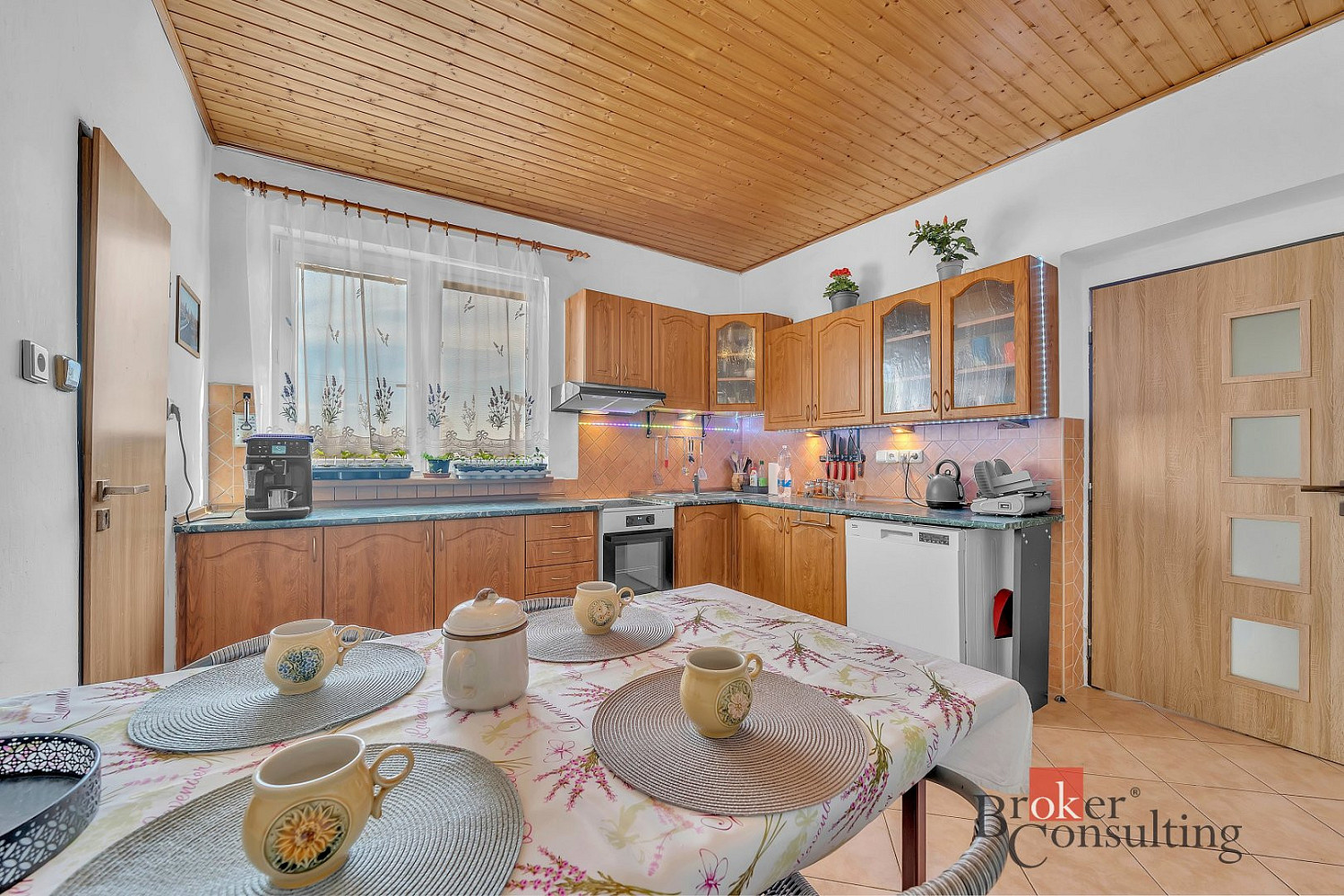 Prodej komerčního objektu (jiného typu) 220 m²
