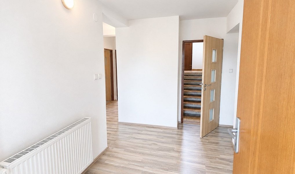 Pronájem domu 186 m² s pozemkem 1 018 m², Bezdědovice – náhled fotky 4