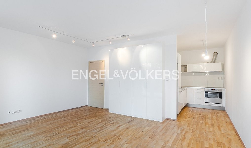 Pronájem bytu 2+kk 57 m², Praha – náhled fotky 4