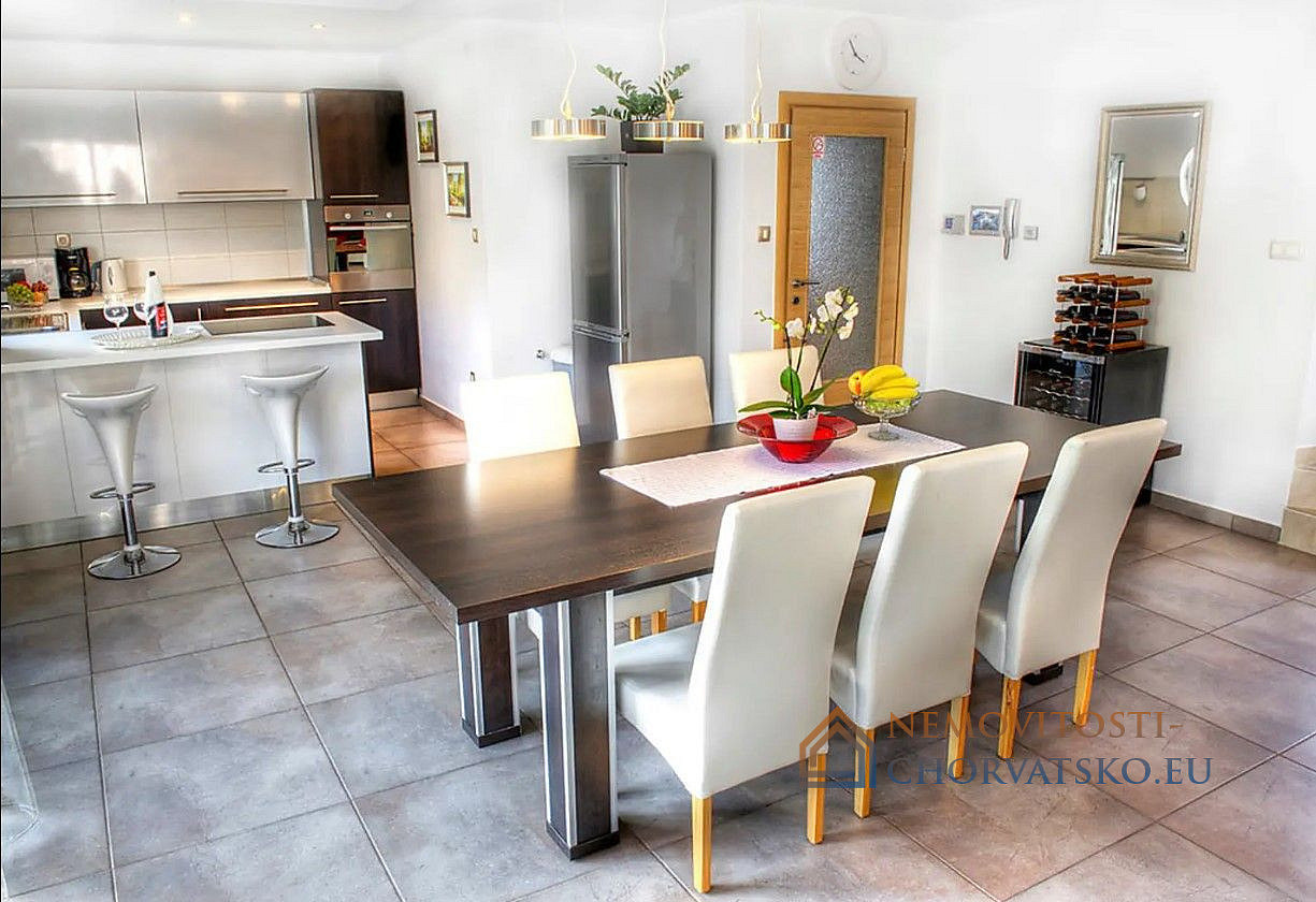 Pronájem domu 210 m² s pozemkem 210 m² - Widok 4