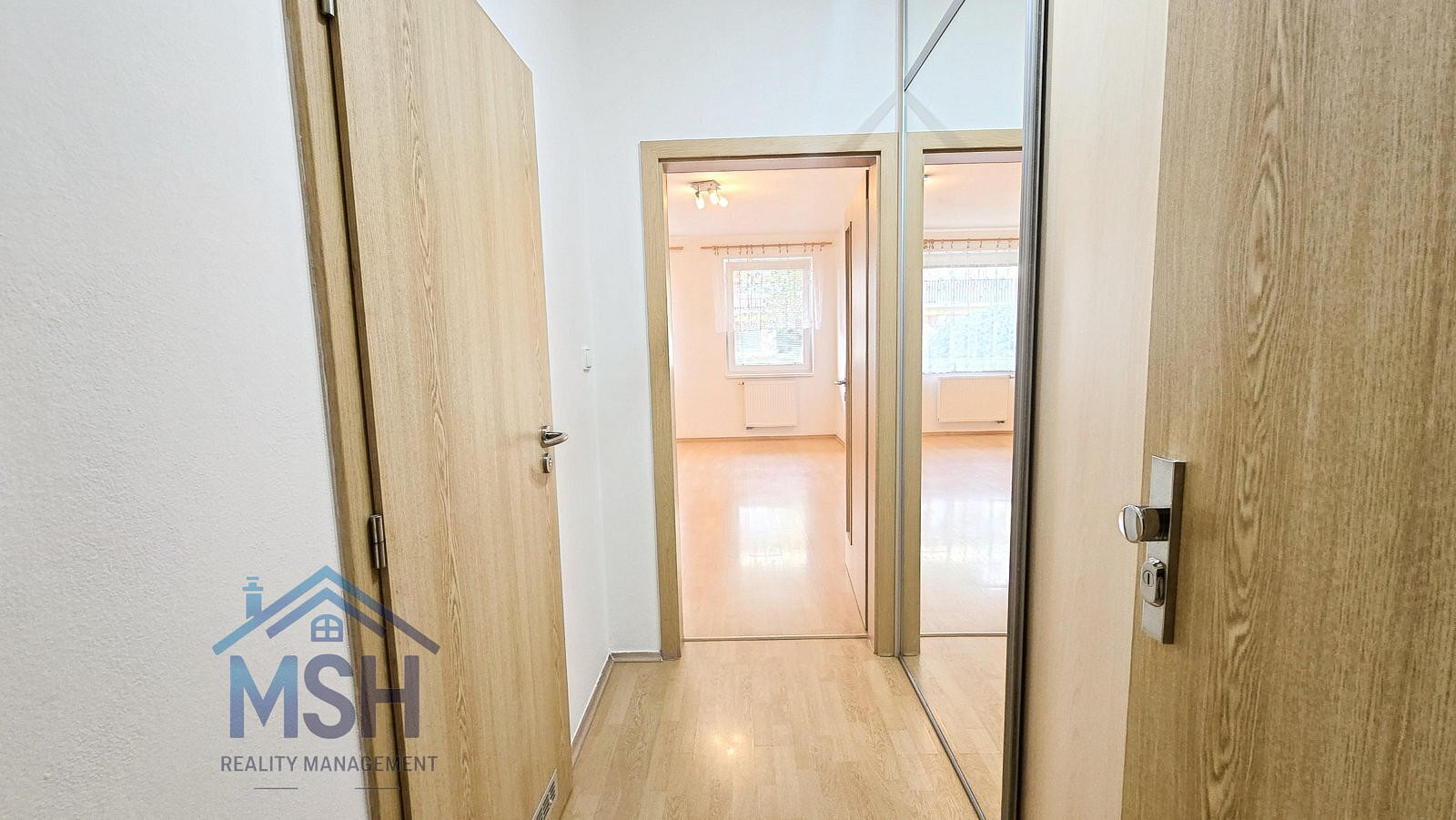 Pronájem bytu 1+kk 40 m² – fotografie 4
