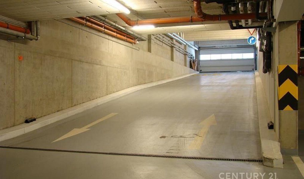 Podnájem garážového stání pro motorku 5m2, Praha – náhled fotky 3