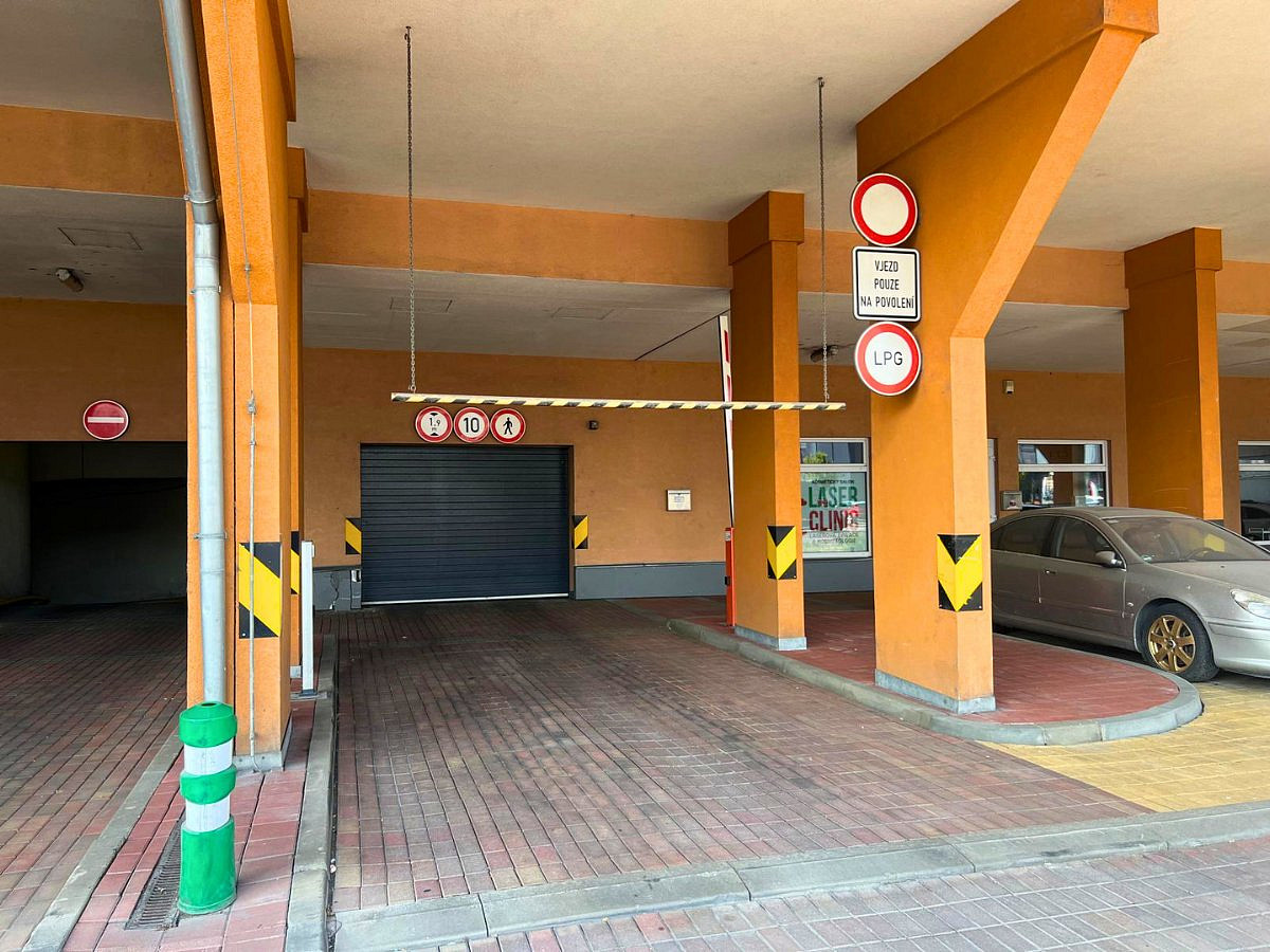 Pronájem parkovacího stání v projektu Nová Harfa, Praha 9 - Vysočany