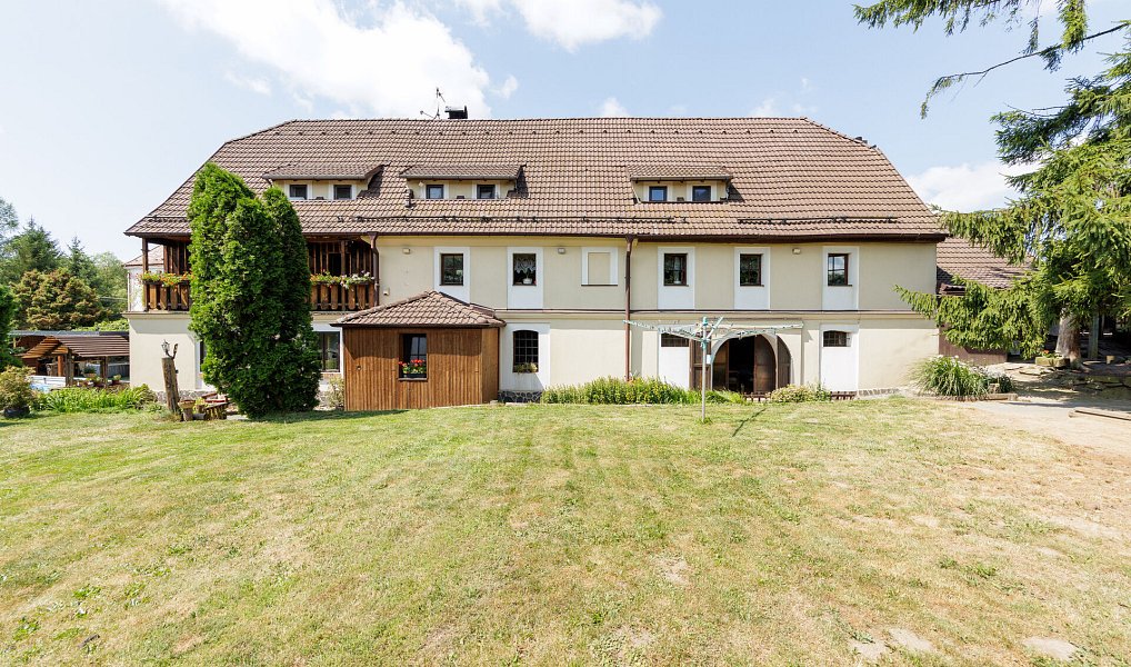 Prodej domu 478 m² s pozemkem 4 241 m², Verneřice – náhled fotky 2