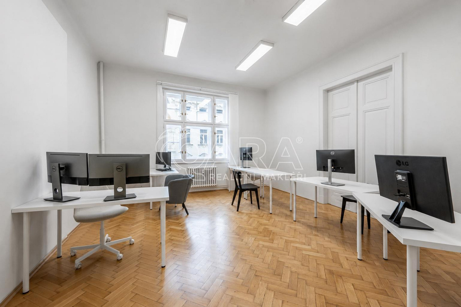 Pronájem kanceláře 202 m² – fotografie 2