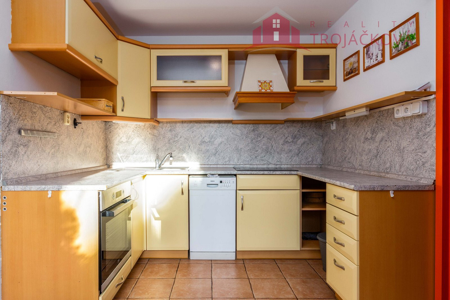Prodej domu 260 m² s pozemkem 488 m² – fotografie 2