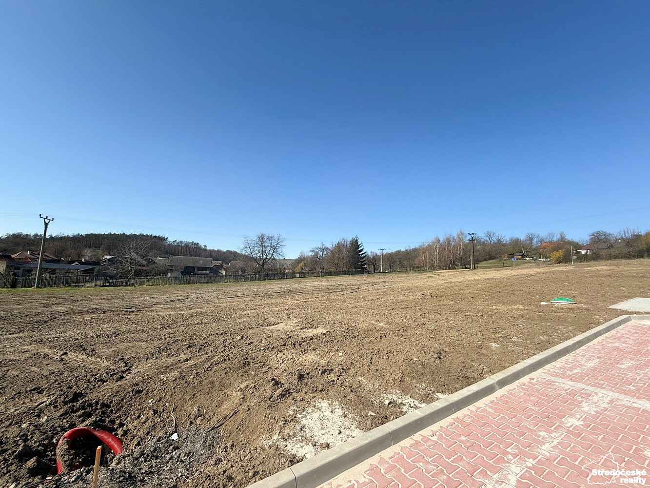 Prodej stavebního pozemku 825 m² – fotografie 3