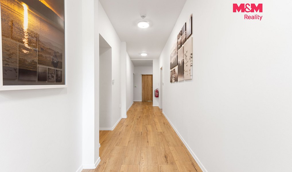 Prodej ubytovacího objektu 712 m², Horní Lhota – náhled fotky 13
