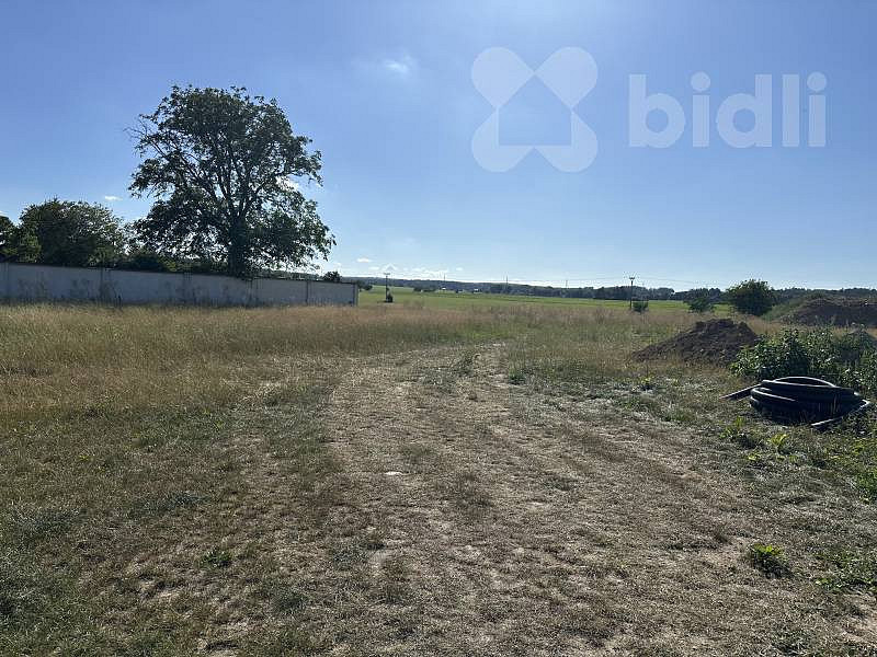 Prodej stavebního pozemku 4 903 m² – další