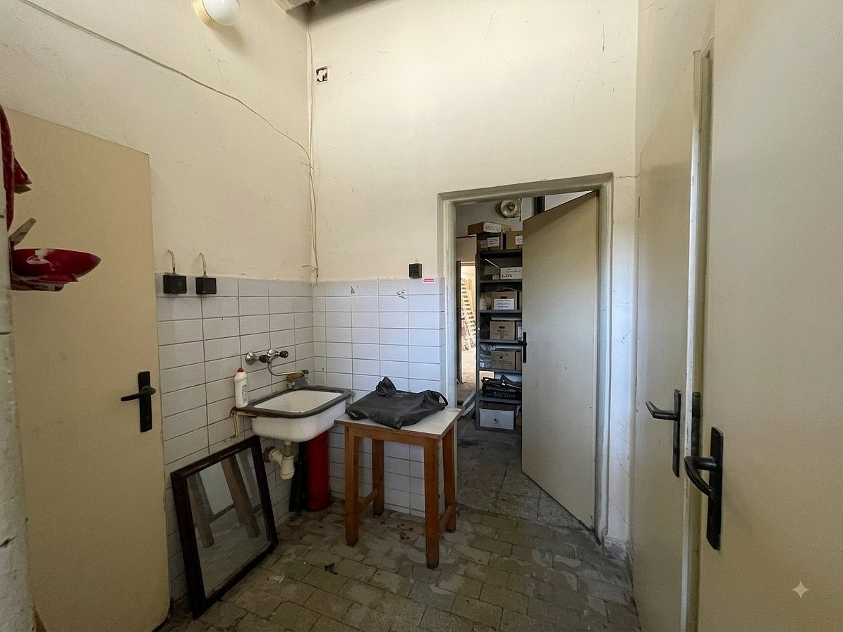 Prodej obchodních prostor 230 m² – fotografie 5