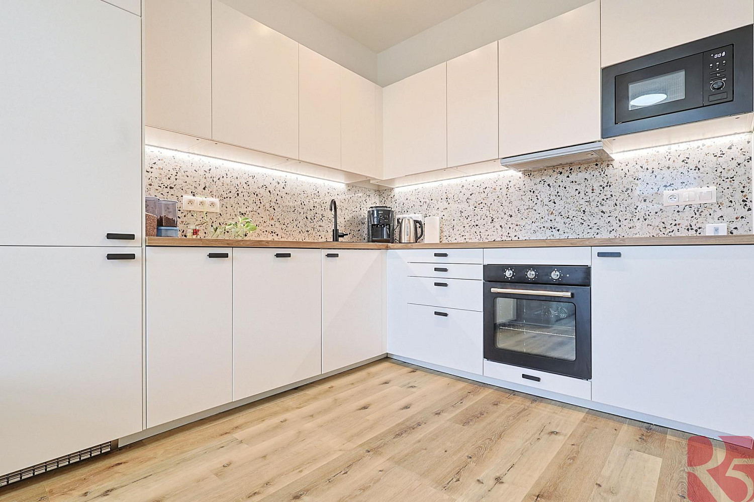 Prodej bytu 3+kk 69 m² — photo 4