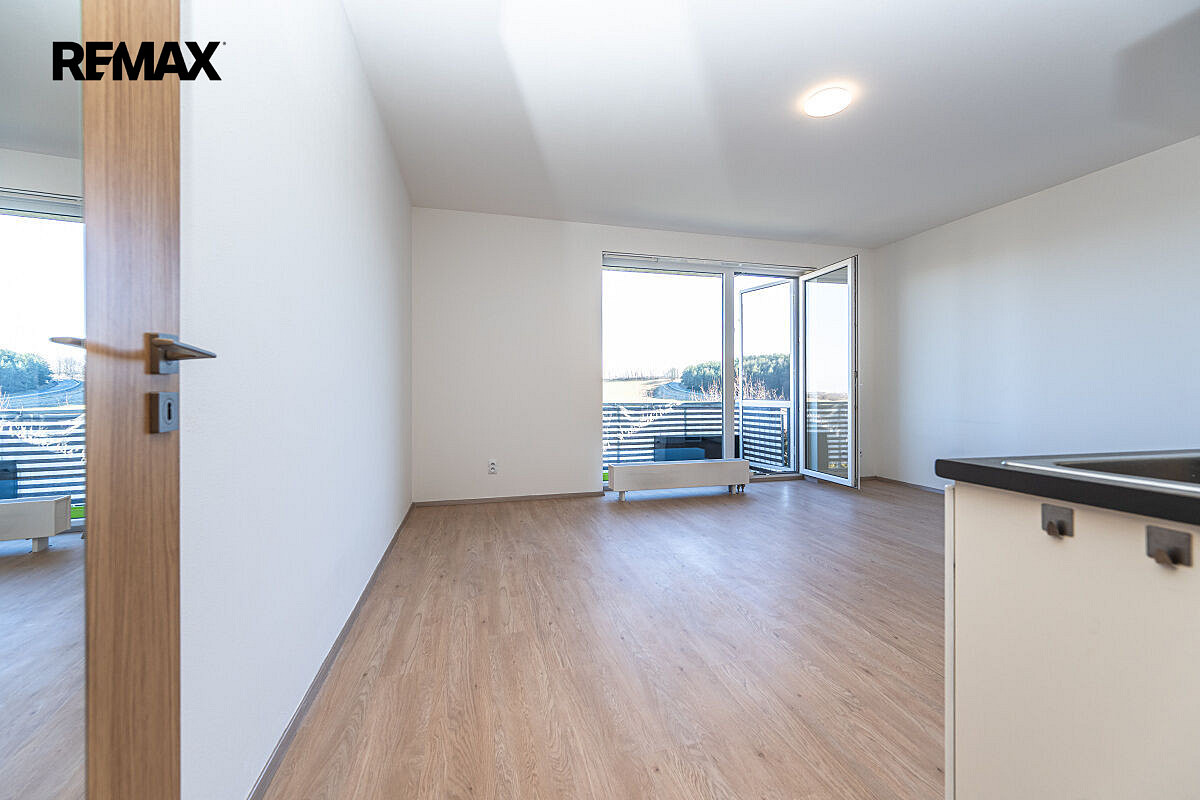 Pronájem bytu 1+kk 32 m² – fotografie 3
