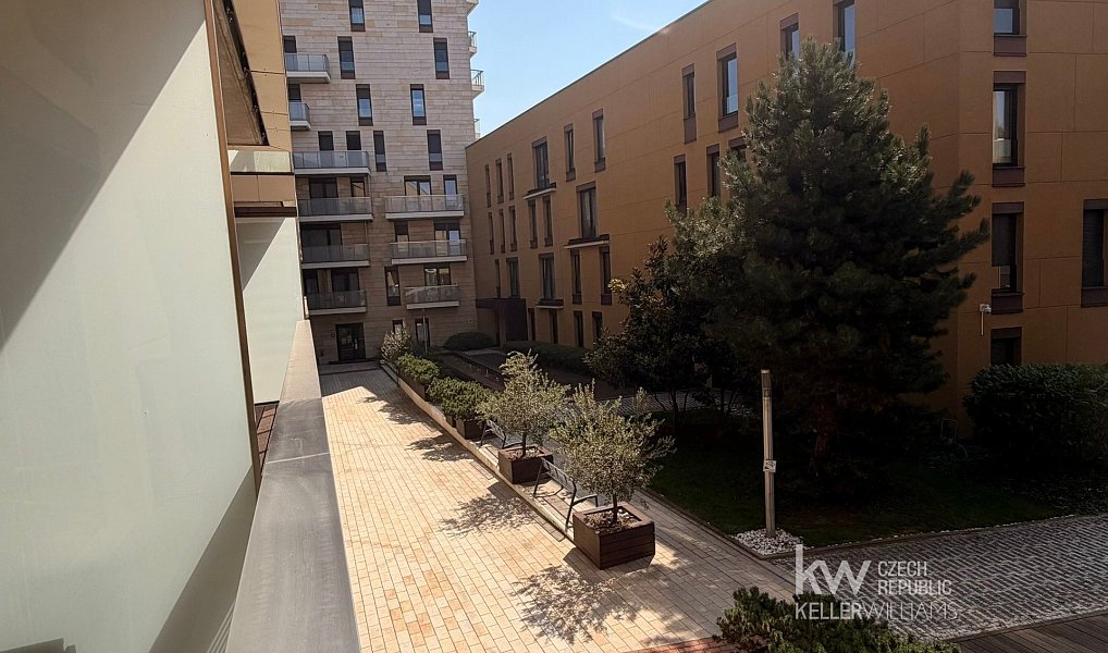 Pronájem bytu 2+kk 82 m², Praha – náhled fotky 11