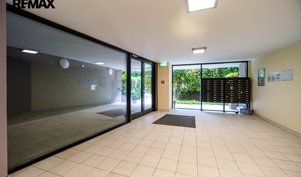 Pronájem bytu 1+kk 44 m², Praha – náhled fotky 14