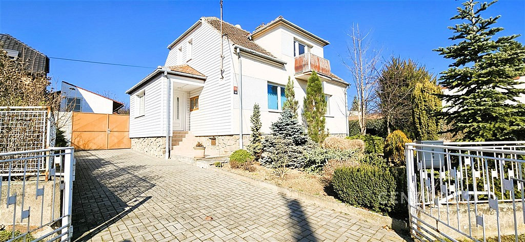 Prodej domu 200 m² s pozemkem 1 951 m² — photo 2