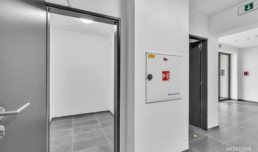 Pronájem bytu 3+1 188 m², Hradec Králové – náhled fotky 21