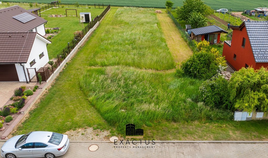 Prodej stavebního pozemku 1 533 m², Šumice – fotka 1 z 6