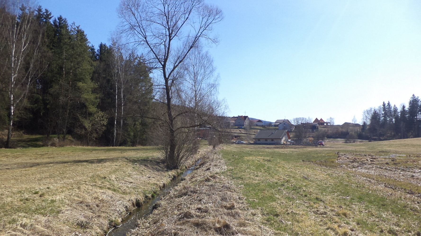 Prodej stavebního pozemku 1 793 m² – fotografie 4