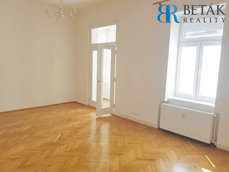 Pronájem bytu 2+1 72 m² – pohled 3