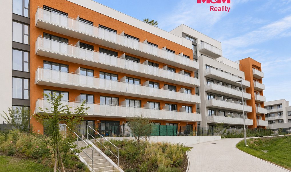 Prodej bytu 1+kk 38 m², Praha – fotka 1 z 26
