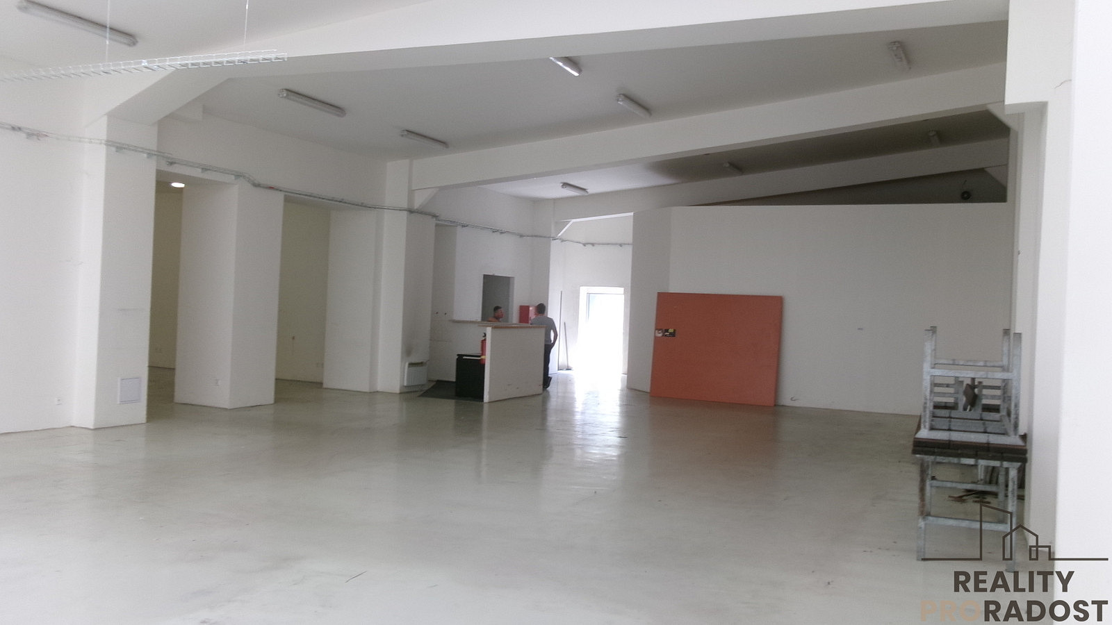 Pronájem skladovacích prostor 464 m²