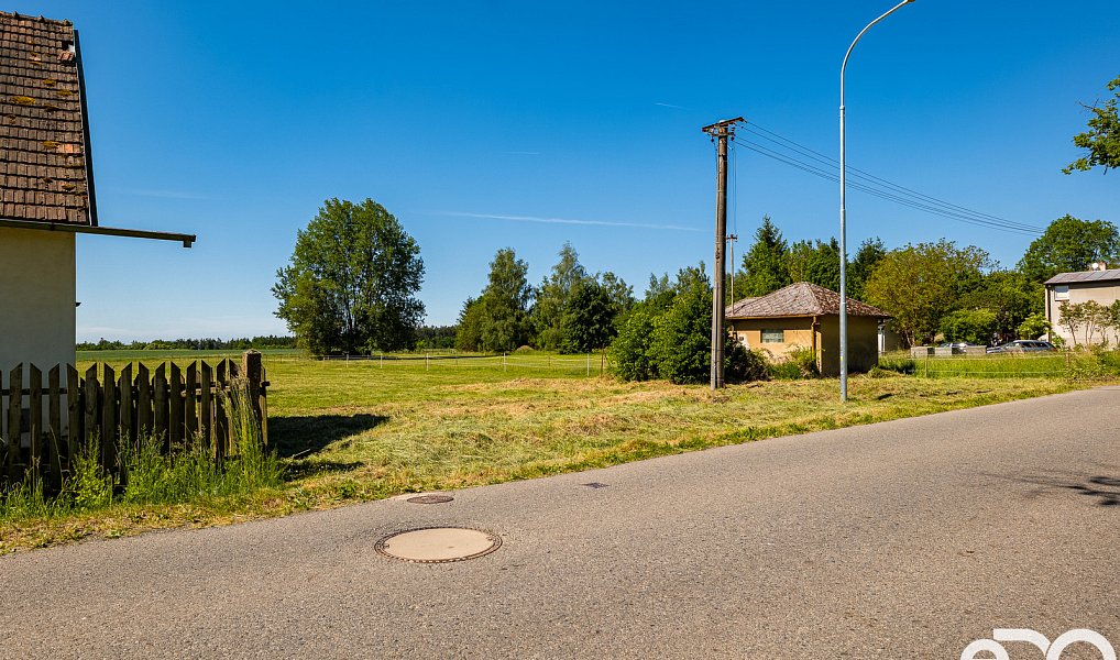 Prodej stavebního pozemku 1 469 m², Roudná – náhled fotky 9