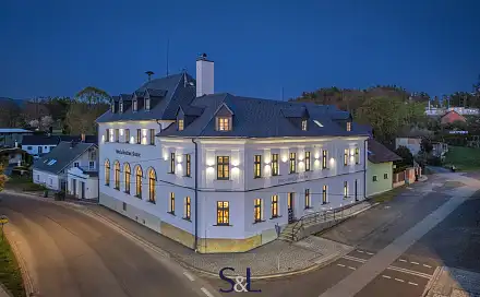 Prodej ubytovacího objektu 1 005 m², Svatovítské náměstí, Osečná, okres Liberec
