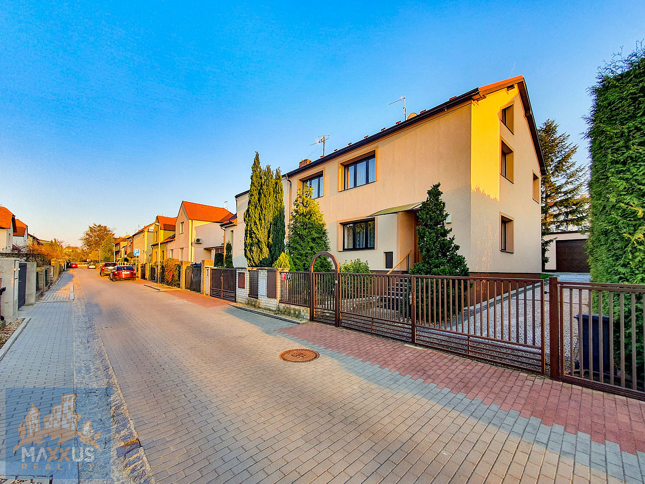 Pronájem domu 570 m² s pozemkem 483 m²