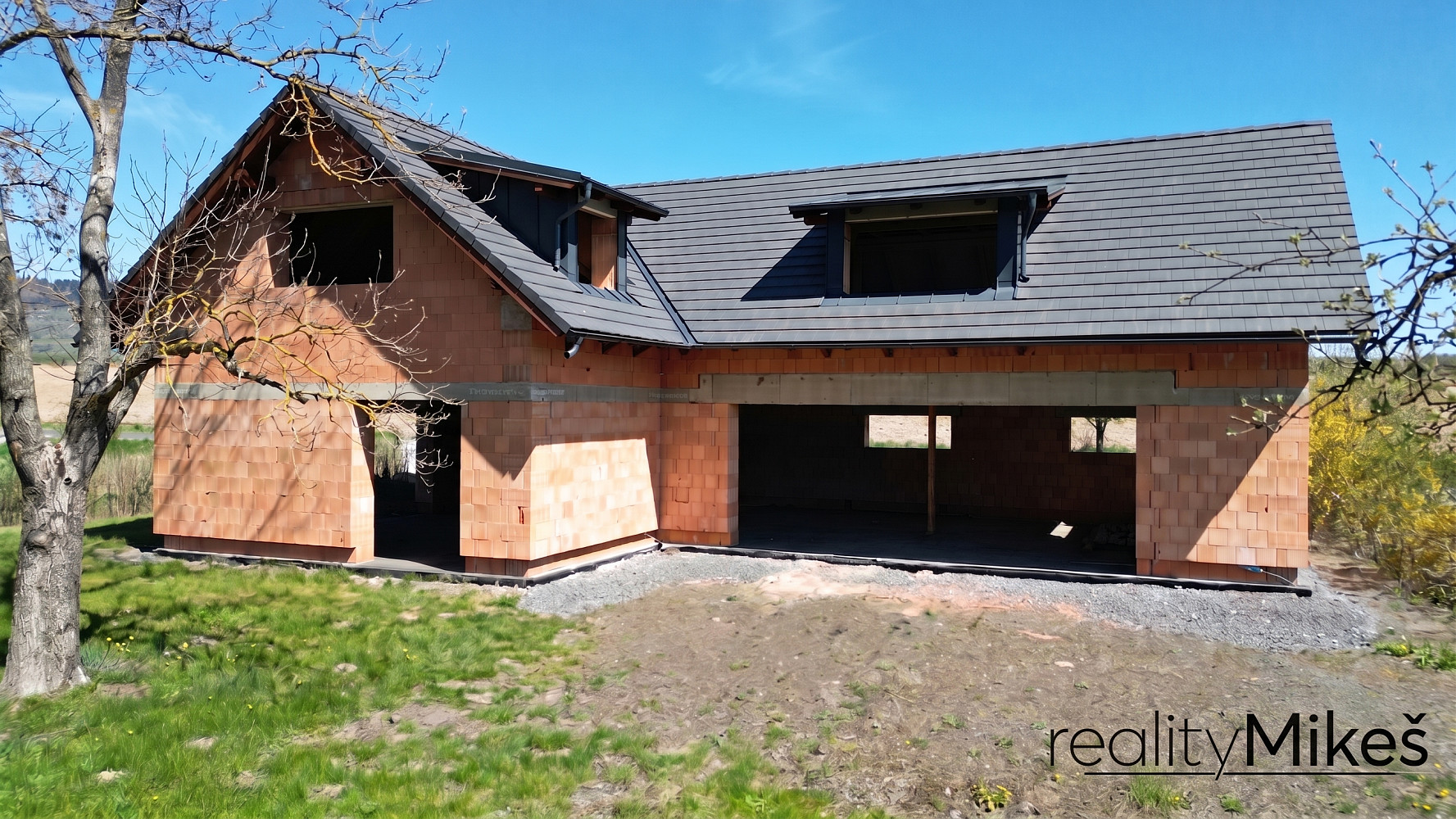Prodej domu 252 m² s pozemkem 1 445 m²