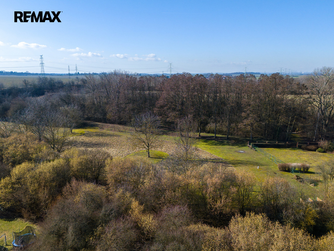 Prodej stavebního pozemku 1 872 m² – další