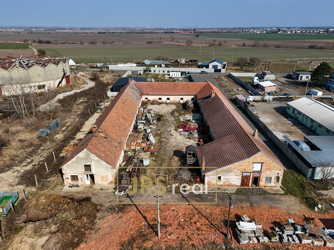 Prodej skladovacích prostor 1 271 m²