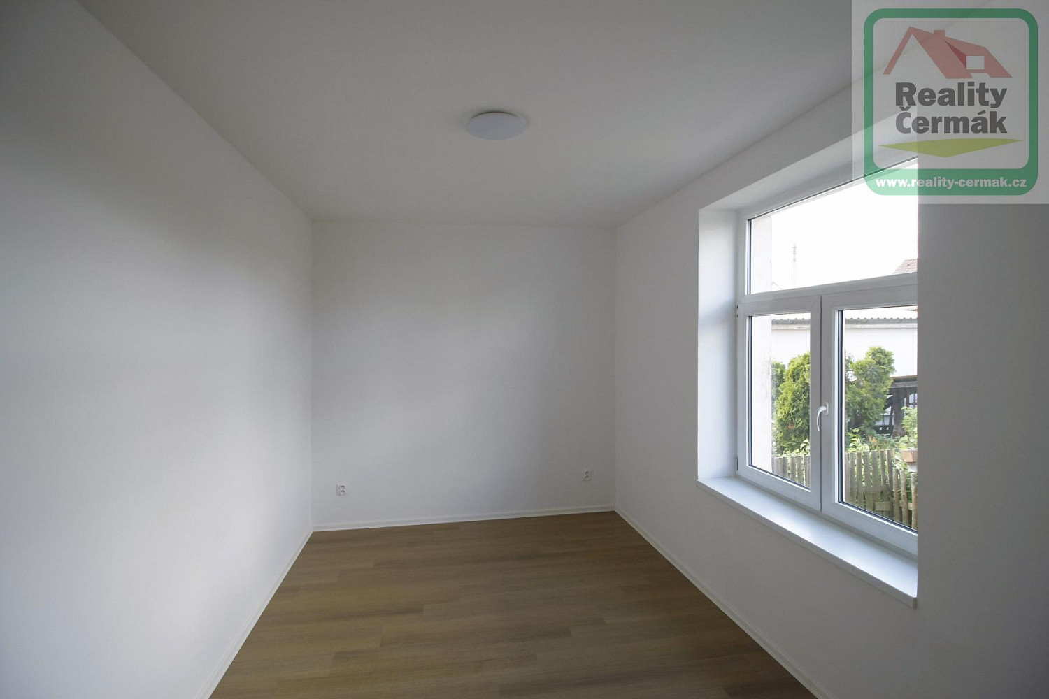 Pronájem bytu 3+kk 60 m² – pohled 6