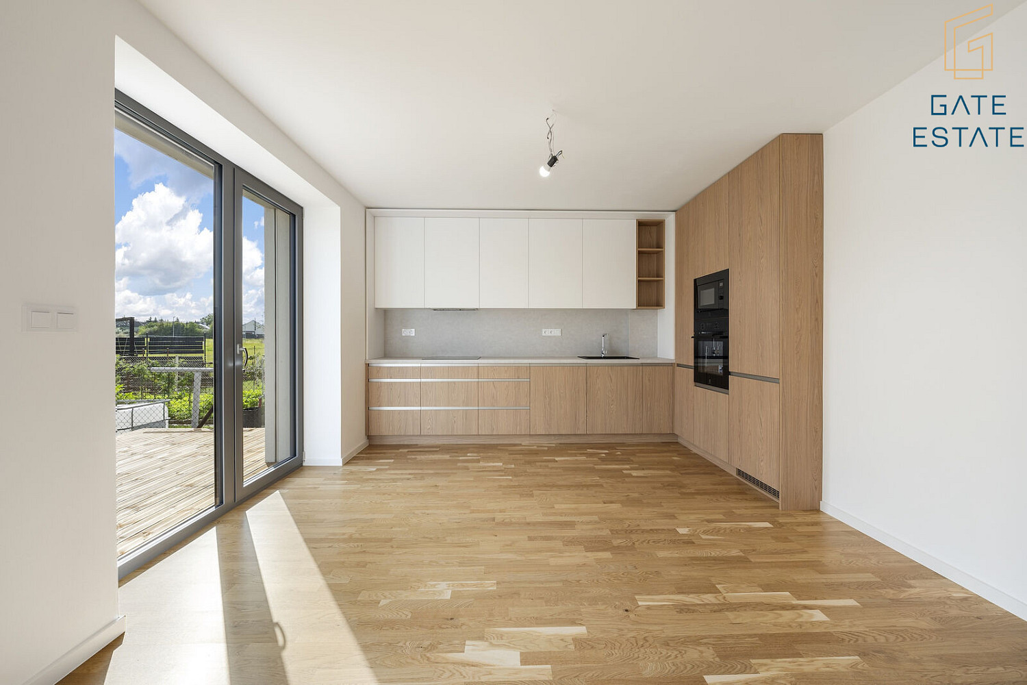 Prodej domu 217 m² s pozemkem 270 m² – fotografie 2