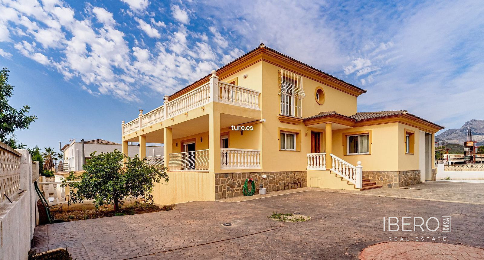 Prodej domu 513 m² s pozemkem 1 833 m²