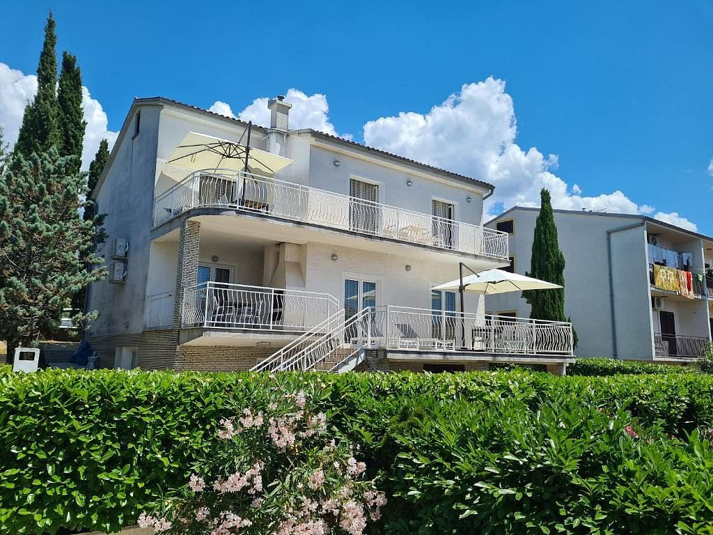 Prodej domu 300 m² s pozemkem 350 m²