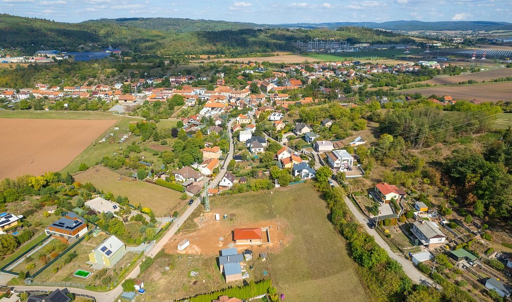 Prodej stavebního pozemku 1 416 m², Hradčany – náhled fotky 13
