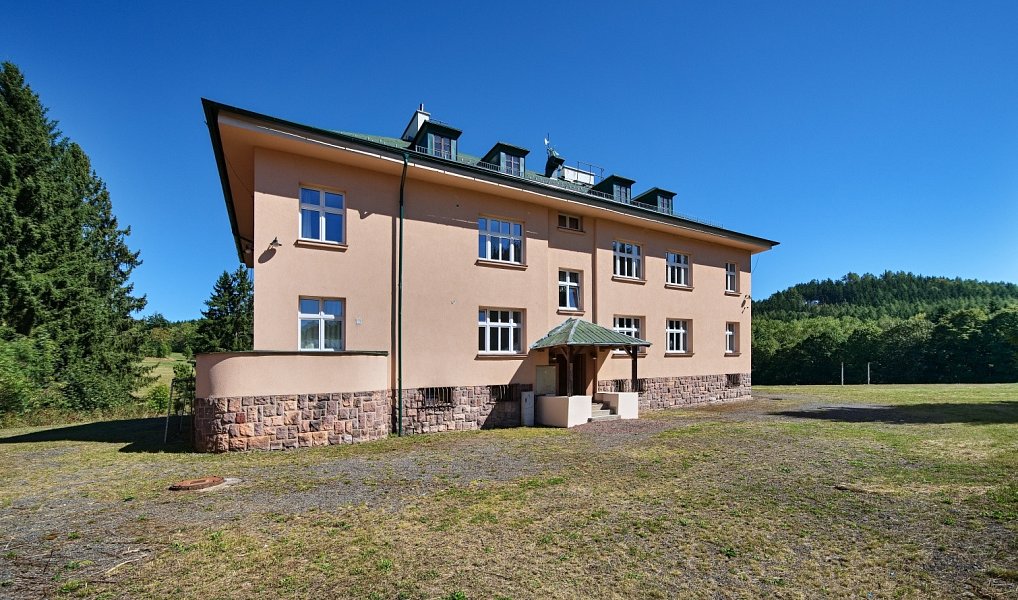 Prodej ubytovacího objektu 1 333 m², Heřmánkovice – náhled fotky 3