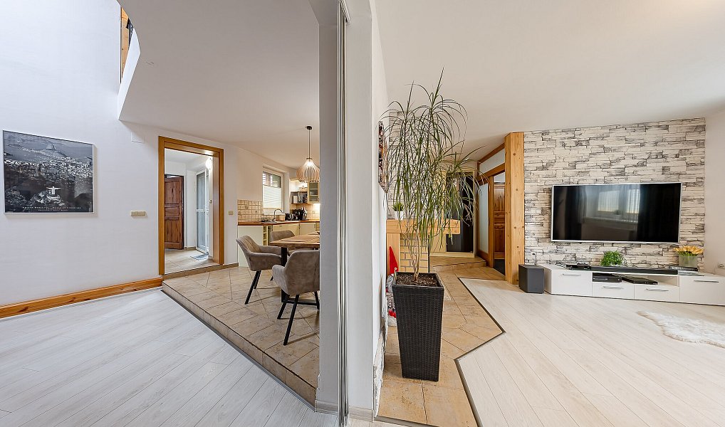 Prodej domu 247 m² s pozemkem 512 m², Uherské Hradiště – náhled fotky 5