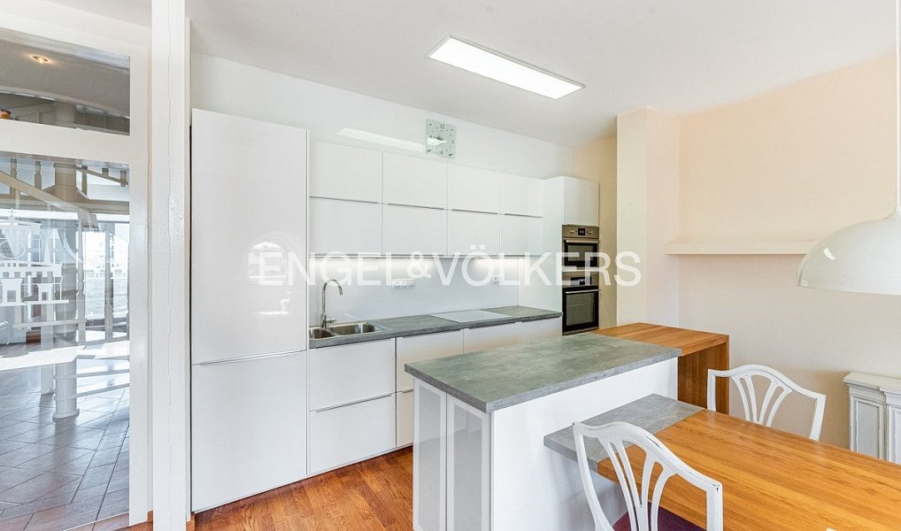 Pronájem bytu 4+kk 150 m², Praha – náhled fotky 3