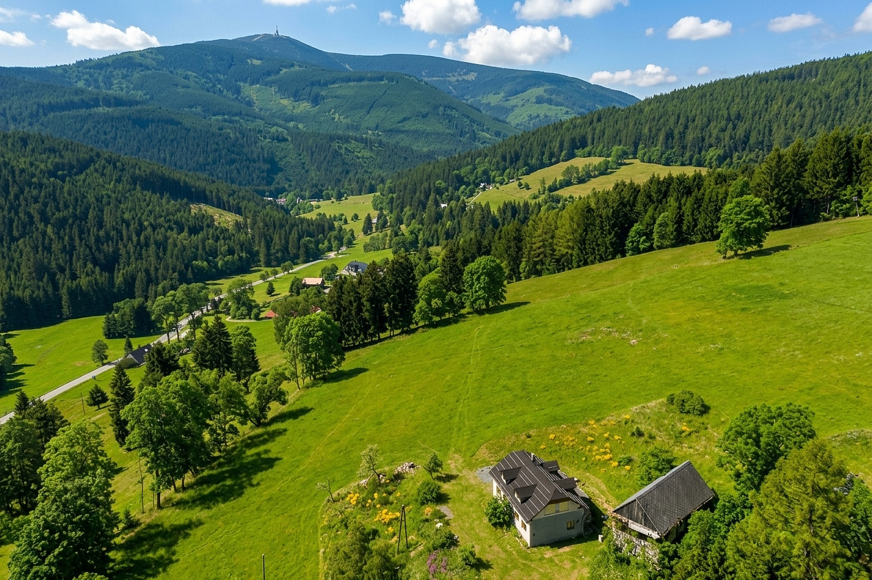 Prodej domu 105 m² s pozemkem 17 597 m²