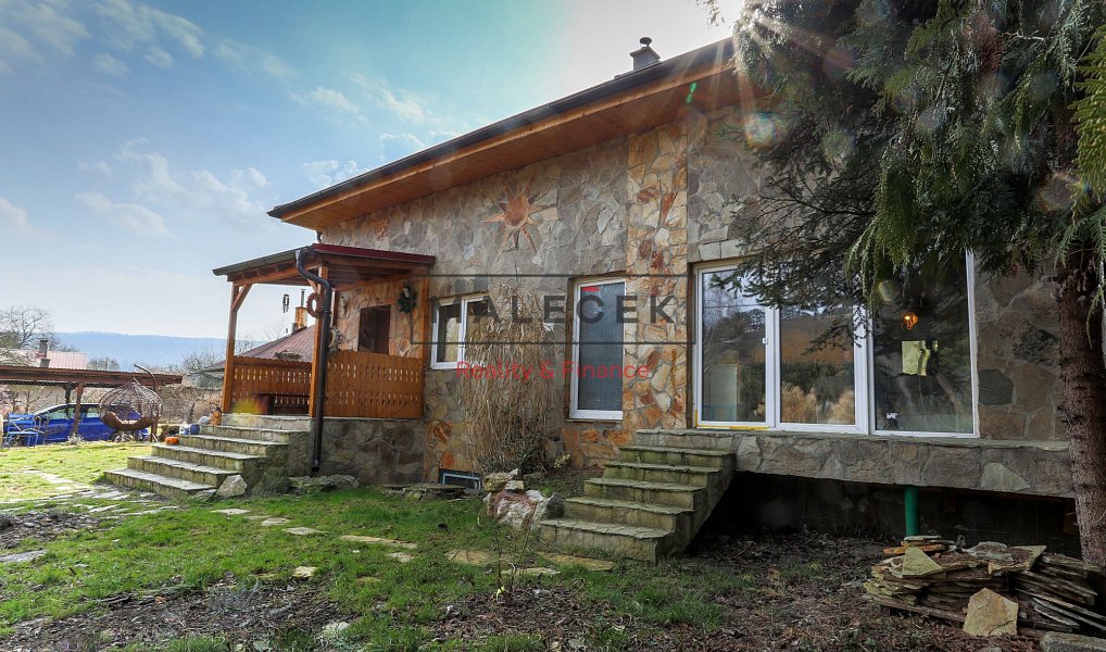 Prodej domu 258 m² s pozemkem 1 265 m², Zadní Třebaň – náhled fotky 16
