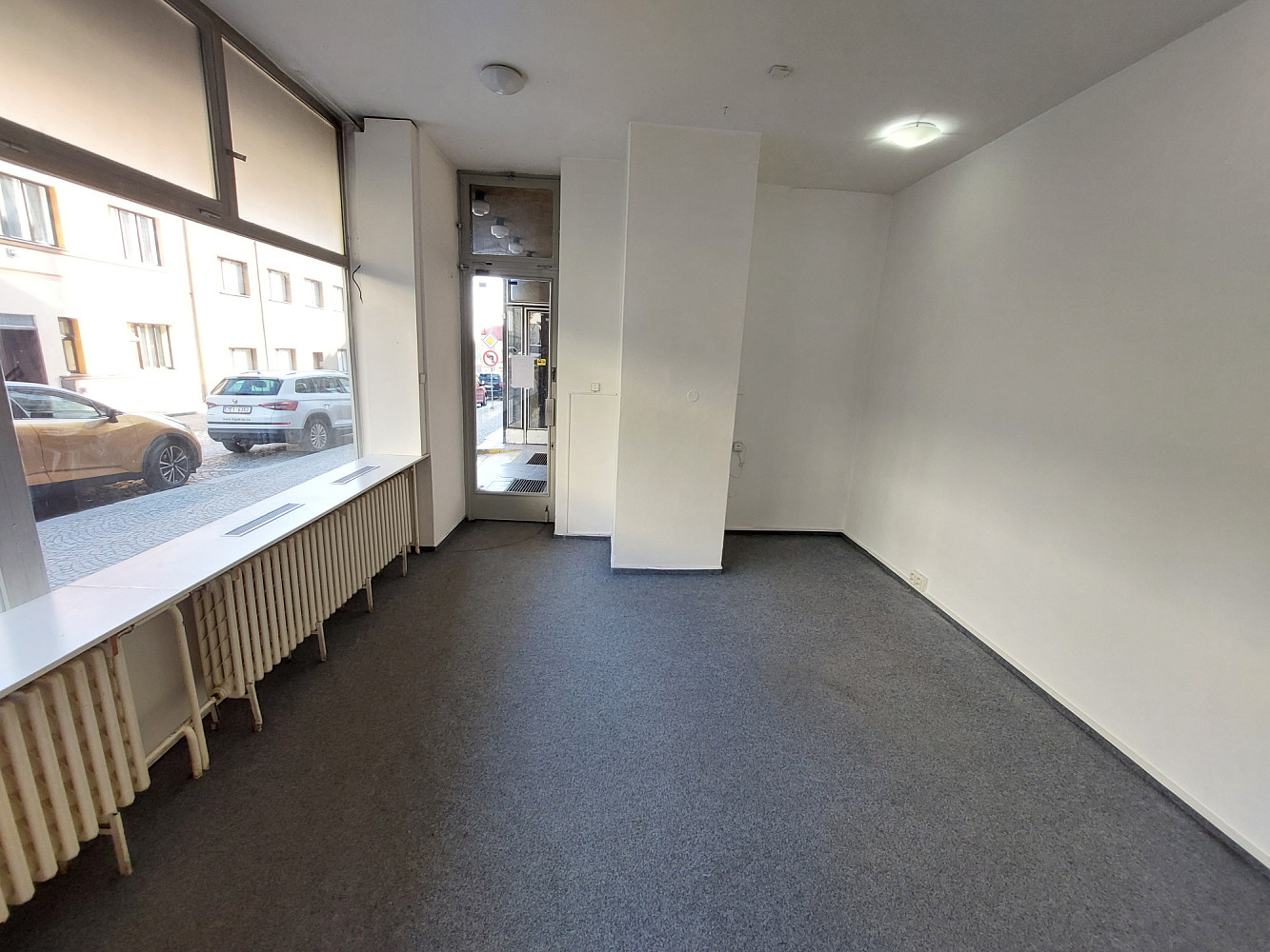Pronájem obchodních prostor 28 m²